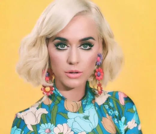 Katy Perry revel su nuevo single Small Talk.